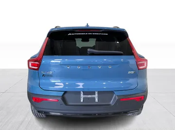 2023 Volvo XC40 - image 13