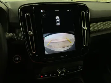 2023 Volvo XC40 - image 22