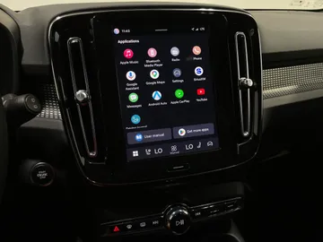 2023 Volvo XC40 - image 8