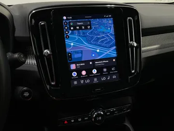 2023 Volvo XC40 - image 32