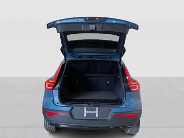 2023 Volvo XC40 - image 14
