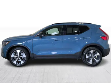 2023 Volvo XC40 - image 11