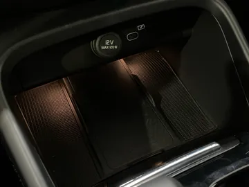 2023 Volvo XC40 - image 28
