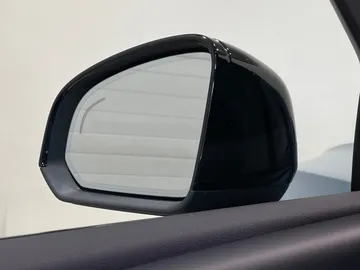 2023 Volvo XC40 - image 21