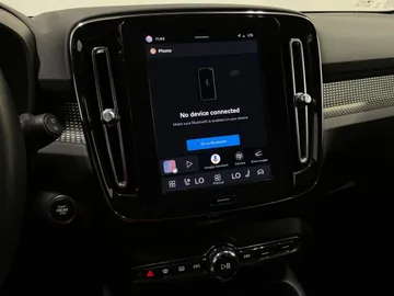 2023 Volvo XC40 - image 27