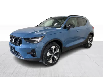 2023 Volvo XC40 - image 10