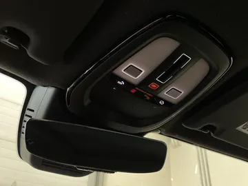 2023 Volvo XC40 - image 17