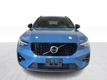 2023 Volvo XC40 - image 9