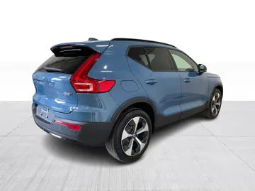 2023 Volvo XC40 - image 15