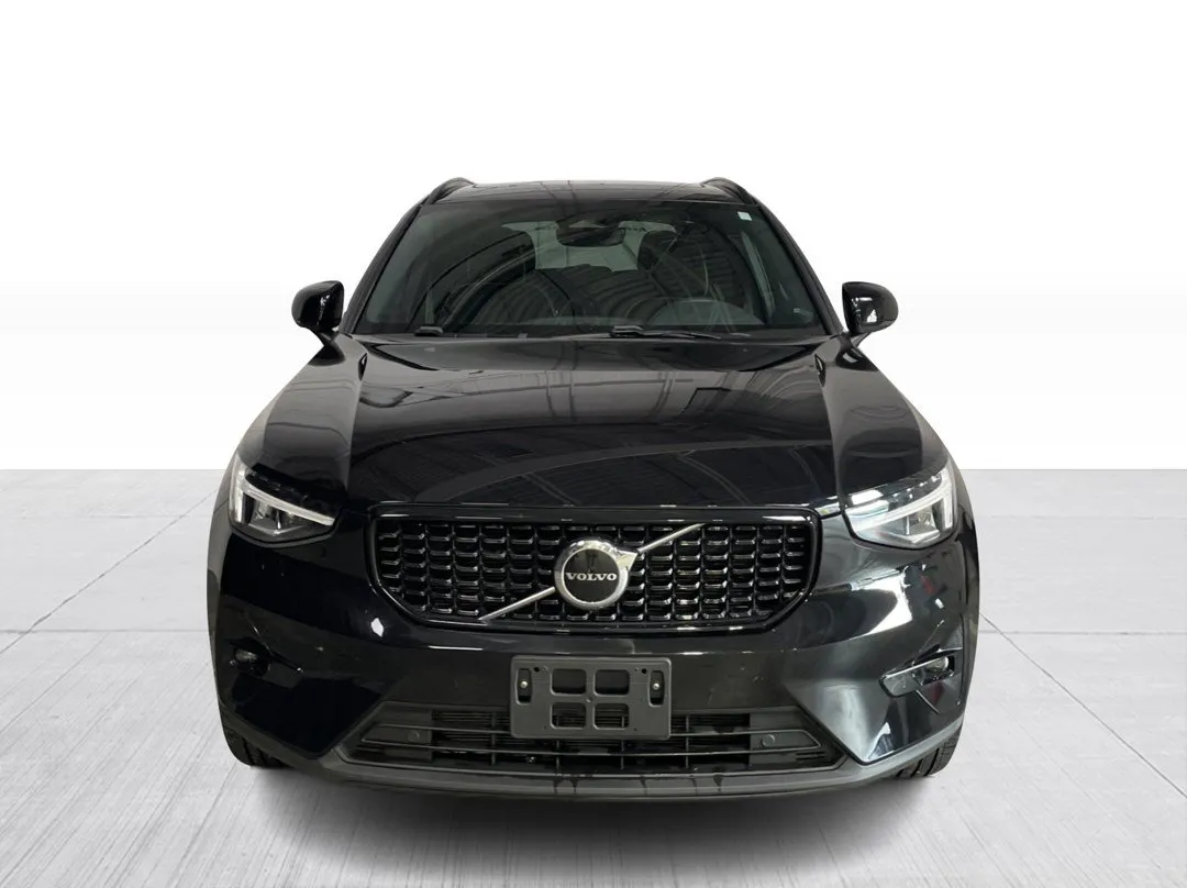 2023 Volvo XC40 — photo 8