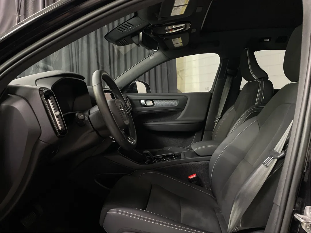 2023 Volvo XC40 — photo 3