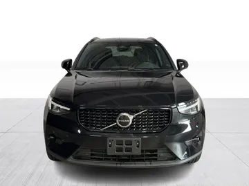 2023 Volvo XC40 - image 9