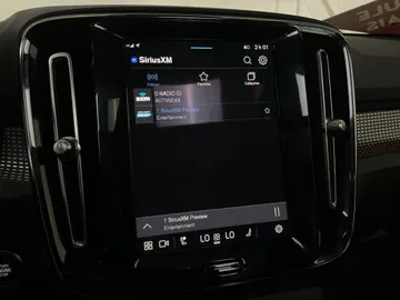 2023 Volvo XC40 - image 29