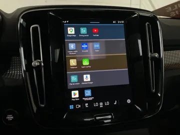 2023 Volvo XC40 - image 8
