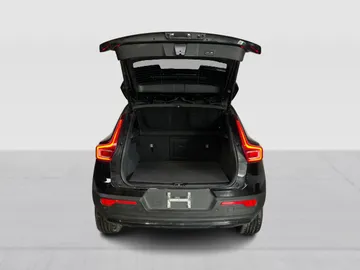 2023 Volvo XC40 - image 14