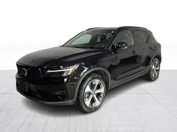 2023 Volvo XC40 - image 10