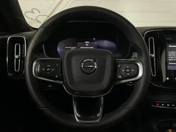 2023 Volvo XC40 - image 19