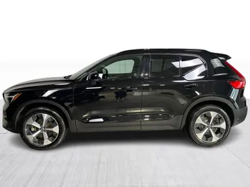 2023 Volvo XC40 - image 11