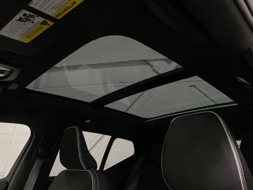 2023 Volvo XC40 - image 6