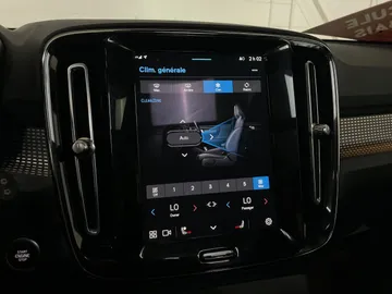 2023 Volvo XC40 - image 23