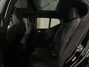 2023 Volvo XC40 - image 16