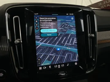 2023 Volvo XC40 - image 22