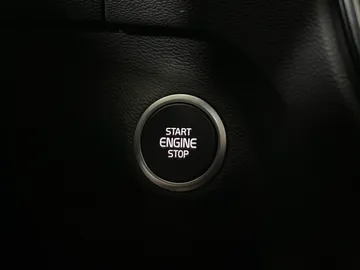 2023 Volvo XC40 - image 24