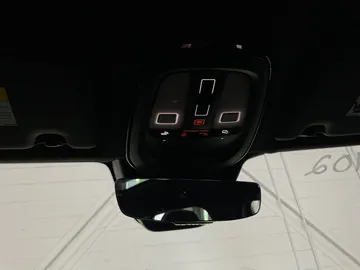 2023 Volvo XC40 - image 17