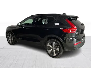 2023 Volvo XC40 - image 12