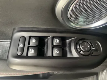 2023 Dodge Hornet - image 29