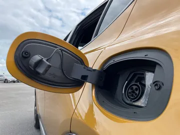 2024 Dodge Hornet - image 21