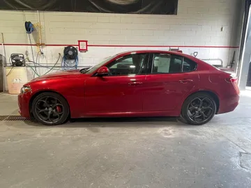 2018 Alfa Romeo Giulia - image 6