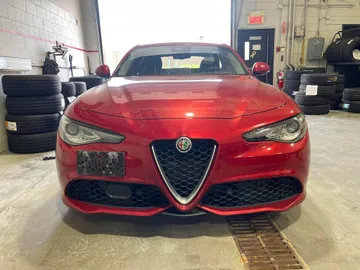 2018 Alfa Romeo Giulia - image 2
