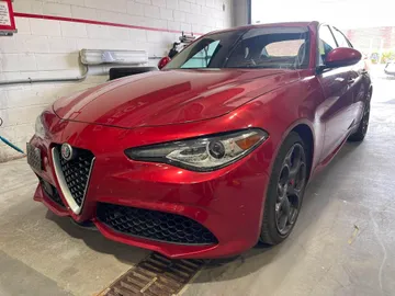 2018 Alfa Romeo Giulia - image 3