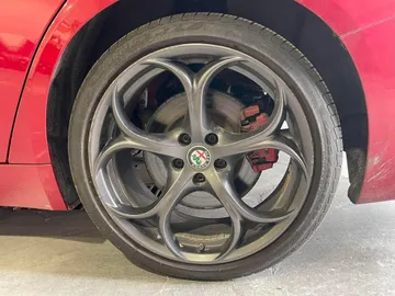 2018 Alfa Romeo Giulia - image 7