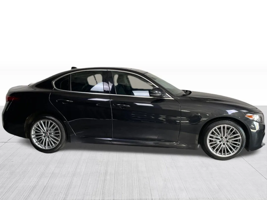 2017 Alfa Romeo Giulia — photo 2