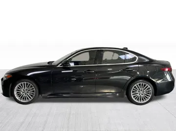 2017 Alfa Romeo Giulia - image 10