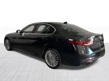 2017 Alfa Romeo Giulia - image 11