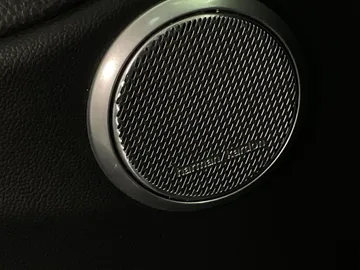 2017 Alfa Romeo Giulia - image 25