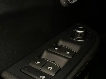 2017 Alfa Romeo Giulia - image 26