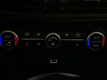 2017 Alfa Romeo Giulia - image 24