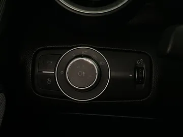 2017 Alfa Romeo Giulia - image 19