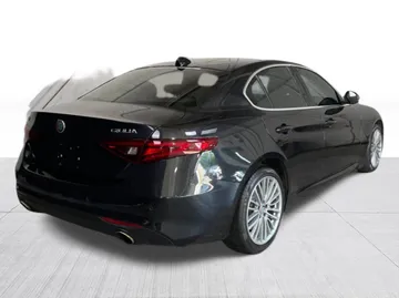 2017 Alfa Romeo Giulia - image 14
