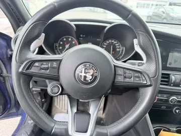 2022 Alfa Romeo Giulia - image 10