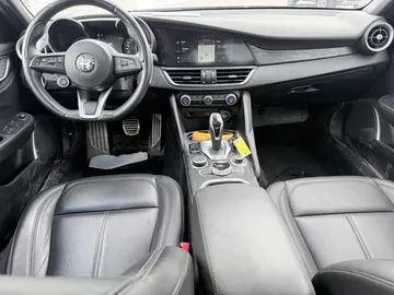 2022 Alfa Romeo Giulia - image 9