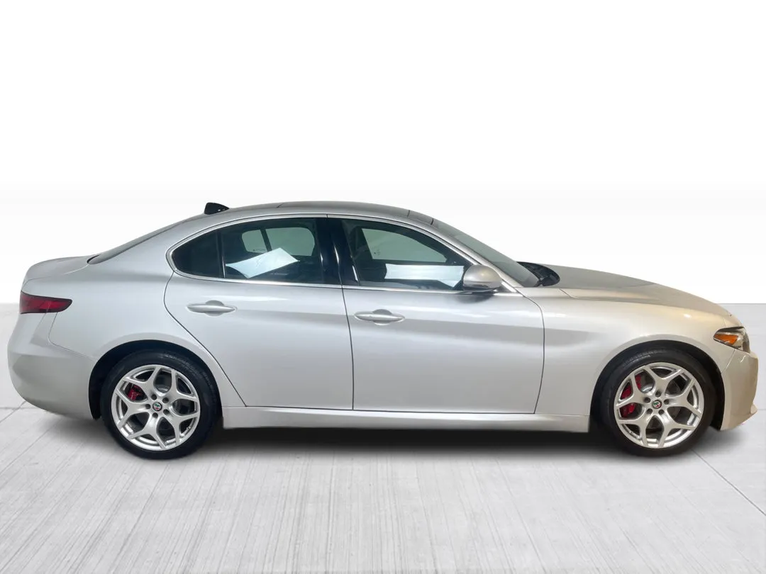 2021 Alfa Romeo Giulia — photo 2