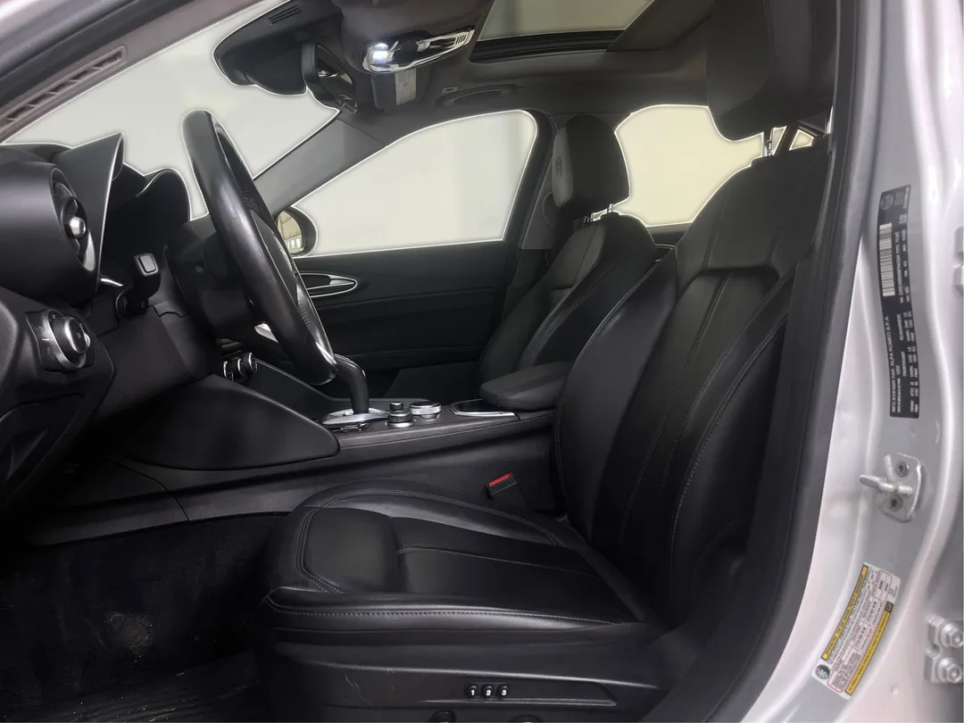 2021 Alfa Romeo Giulia — photo 3