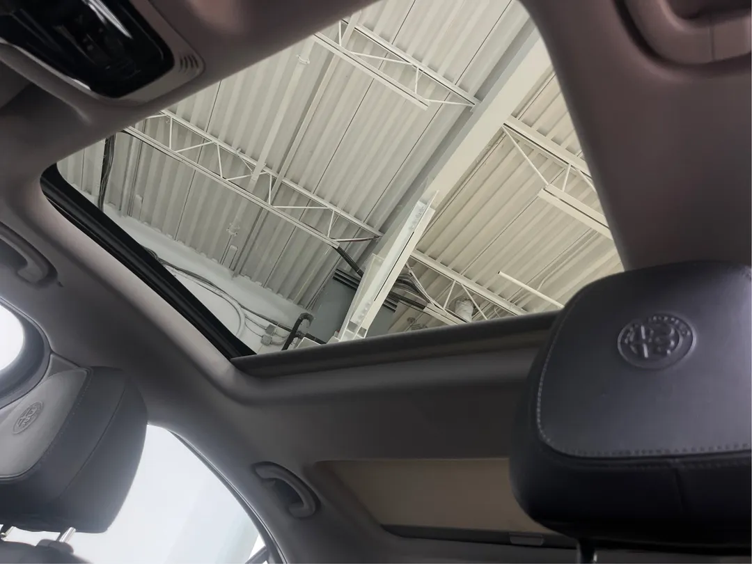 2021 Alfa Romeo Giulia — photo 5