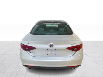 2021 Alfa Romeo Giulia - image 13