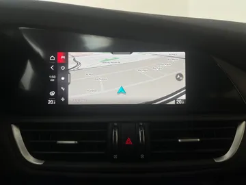 2021 Alfa Romeo Giulia - image 22